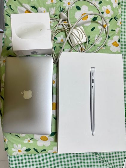 Apple แมค โอเอส 4 กิกะไบต์ ไม่ใช่ Macbook Air (11-inch, Early 2014)