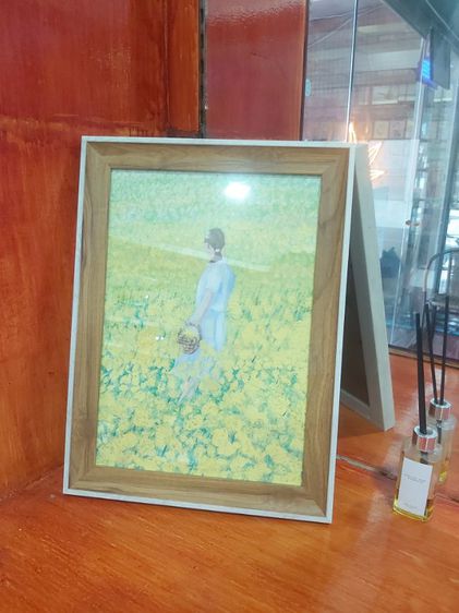ภาพวาดผู้หญิงในทุ่งดอกไม้สีเหลือง สีชอล์คน้ำมันบนกระดาษขนาด a4 รูปที่ 4