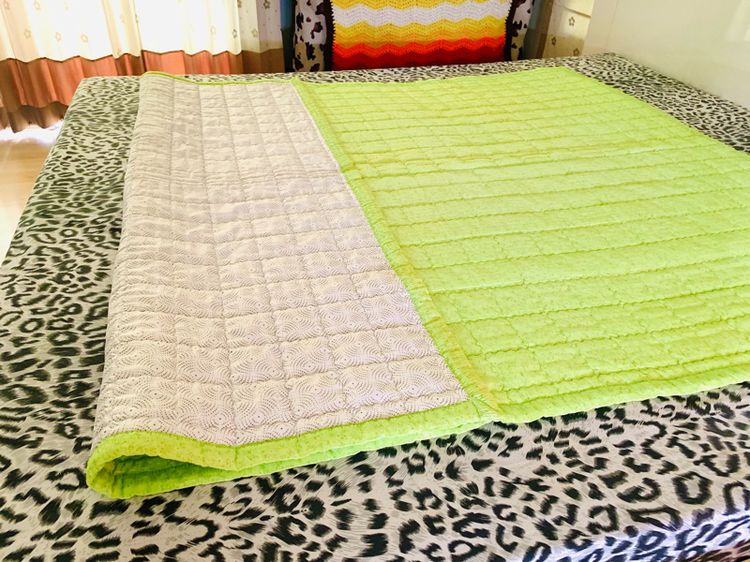 ผ้าปูรองนอน ขนาด 5ฟุต สีเขียวลายดอกวินเทจ (สภาพใหม่) (โทนสีหายาก) มือสองสภาพดี สินค้าญี่ปุ่น-เกาหลีแท้ รูปที่ 12