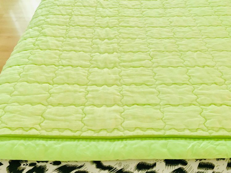 ผ้าปูรองนอน (แบบหนา) ขนาด 5ฟุต สีเขียวปักลายดอกวินเทจ (สภาพใหม่) (โทนสีหายาก) มือสองสภาพดี สินค้าญี่ปุ่น-เกาหลีแท้ รูปที่ 6