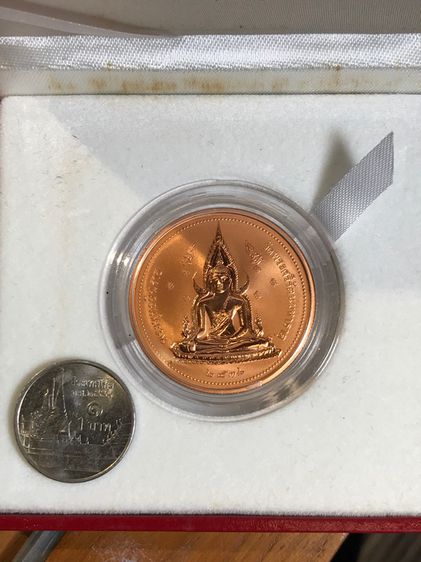 เหรียญ พระพุทธชินราช สมเด็จพระนเรศวรมหาราช พ.ศ.๒๕๓๖ เนื้อทองแดงขัดเงาพิเศษ ขนาด ๓ ซม. สวยมครับ รูปที่ 3