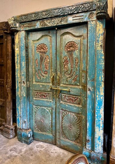 ประตูไม้เก่าโบราณสีฟ้าสวยยยย รูปที่ 3