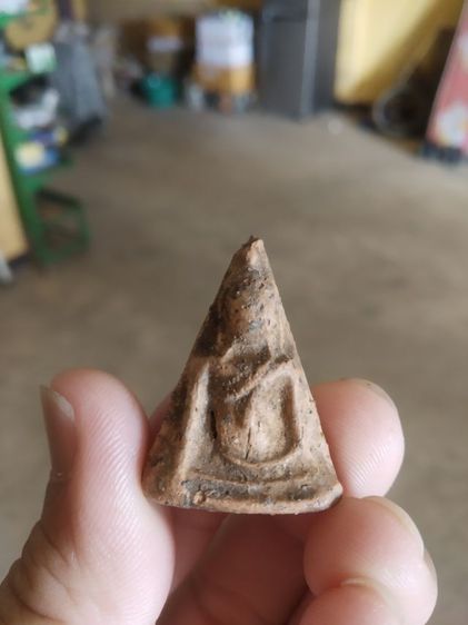 พระเนื้อดิน(พระพิมพ์พระนางหลังเรียบ(ไม่สวยขอคนที่รับได้)(200213)(ไม่ทราบพระเกจิที่สร้าง))พระบ้านพระเครื่องรางของมงคล รูปที่ 4