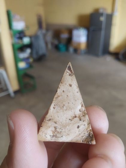 พระเนื้อดิน(พระพิมพ์พระนางพญาหลังเรียบเนื้อออกสีขาว(ไม่ค่อยสวยขอคนที่รับได้)(200211)(ไม่ทราบพระเกจิที่สร้าง))พระบ้านพระเครื่องรางของมงคล รูปที่ 6