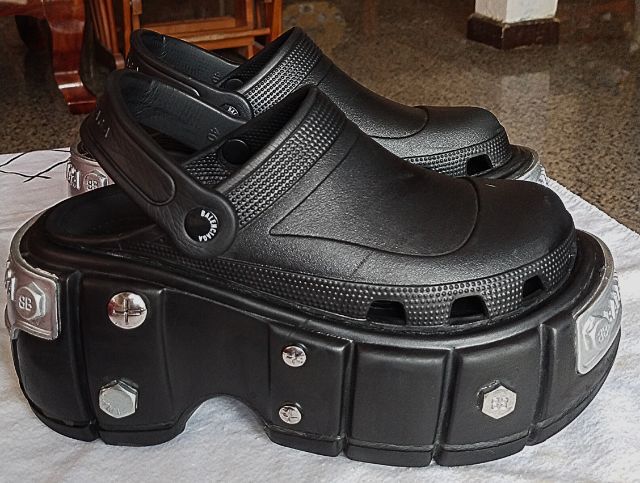 Balenciaga x Crocs Hardcrocs Sandal รูปที่ 2