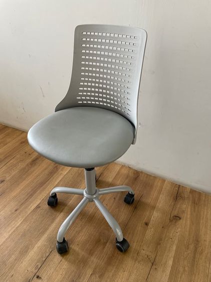 เก้าอี้สำนักงานสีเทา