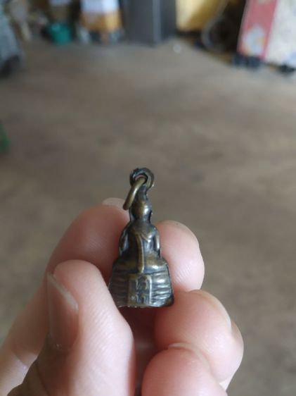 พระเนื้อโลหะพิมพ์เล็ก(พระกริ่งเล็กห่วงเชื่อมรูปลอยองค์พระหลวงพ่อโสธร(วัดโสธรวรารามวรวิหาร)(จังหวัดฉะเชิงเทราปี2512))พระเครื่องรางของมงคล รูปที่ 7