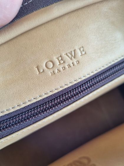 Loewe Amazona 28 Suede Handbag

 รูปที่ 11