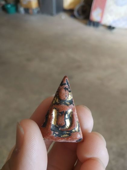 พระเนื้อดิน(พระพิมพ์พระนางพญาหลังเรียบ(สีดำป่นสีแดง)(130212)(ไม่ทราบพระเกจิที่สร้าง))พระบ้านพระเครื่องรางของมงคล รูปที่ 2