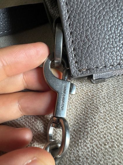 กระเป๋า yves saint laurent สีเทา ใบกระทัดรัด รูปที่ 11