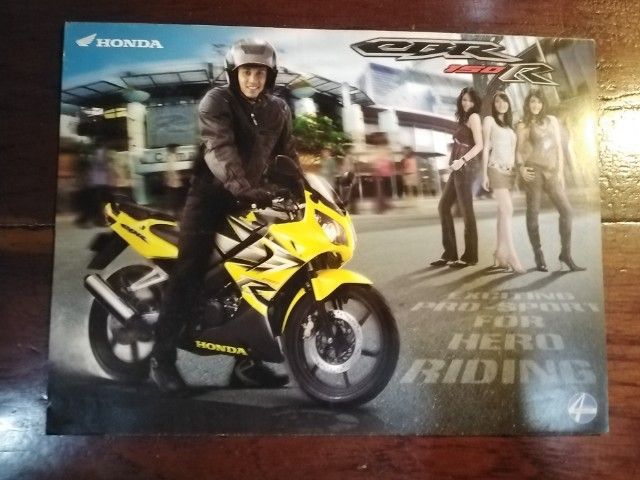 โบ​รชัวร์​รถ​จักรยาน​ยนต์​ฮอนด้า​CBR​150R​ รูปที่ 3