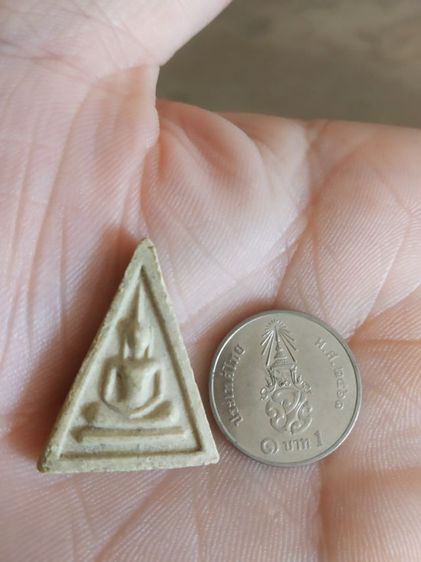 พระเนื้อผง(พระสมเด็จรูปทรงพิมพ์สามเหลี่ยม(หลังยันต์)ปี2519(ไม่ทราบพระเกจิที่สร้าง))พระบ้านพระเครื่องรางของมงคล รูปที่ 6