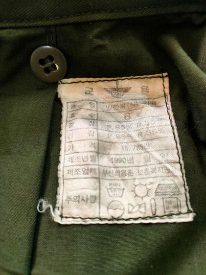 Jacket ทหารเกาหลีแต่งอาร์ม US ผ้าหนามีซับใน ใส่กันลมกันหนาวได้ดี ไม่มีตำหนิขาด ซิปลื่น สีเขียวเข้มเสมอทั้งตัว มีเชือกเอว สภาพสวย
 รูปที่ 6
