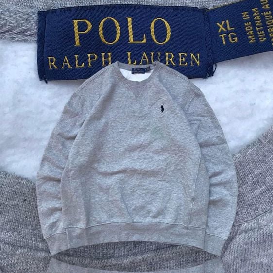 เสื้อกันหนาว POLO Ralph lauren แท้ 💯 size XL ขนาด อก 23.5 ยาว 27 นิ้ว สภาพใหม่มาก ทรงสวย เนื้อผ้าหนานุ่มดีมาก หายากน่าสะสมครับ