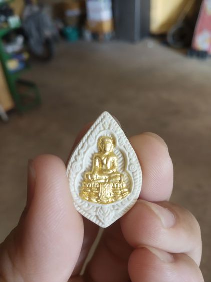 พระเนื้อผง(พระผงพระหลวงพ่อขาว(องค์พระมีสีทอง)(วัดเสาธง)(จังหวัดพระนครศรีอยุธยาปี2537))พระบ้านพระเครื่องรางของมงคล รูปที่ 18