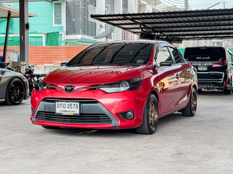 Toyota Vios 2015 1.5 J Sedan เบนซิน ไม่ติดแก๊ส เกียร์ธรรมดา แดง