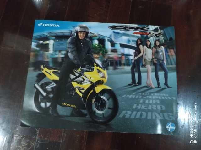 โบรชัวร์​รถ​จักรยาน​ยนต์​ HONDA​ CBR 150R รูปที่ 4