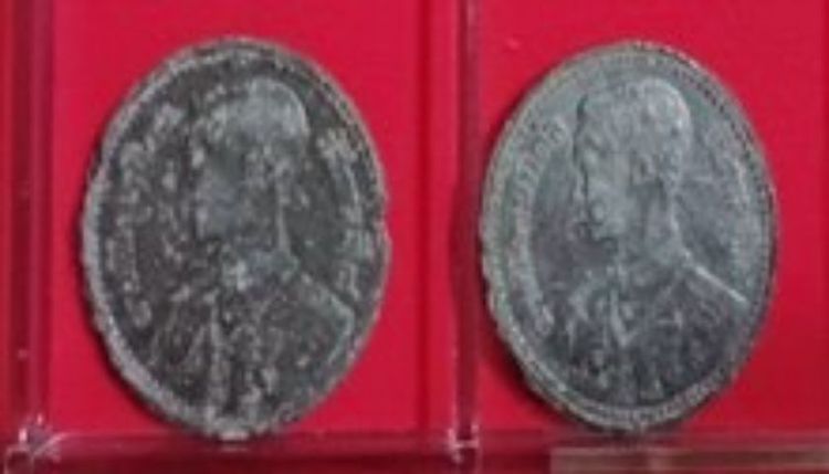 เหรียญ 50 สต. รัชกาลที่ 8 ปี พ.ศ.2489 พระพักตร์หนุ่ม จำนวน 2 เหรียญ ราคา 1,800 บาท 
 รูปที่ 4