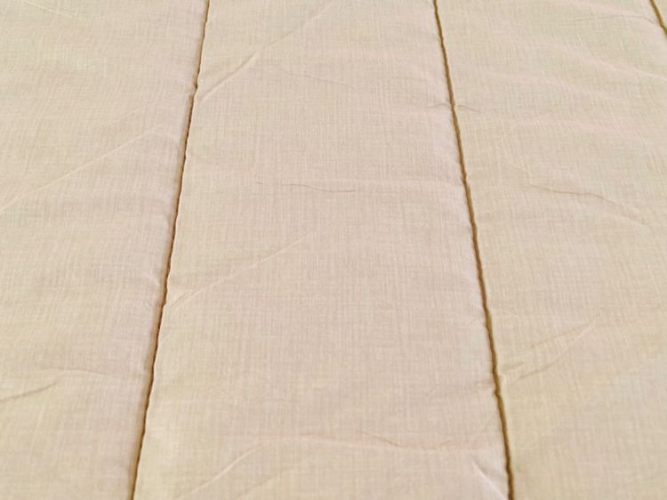 ผ้าปูรองนอน (แบบหนา) ขนาด 5ฟุต เอิร์ธโทนสีน้ำตาลเย็บลายลอนทั้งผืน ปฝยี่ห้อ MAATILA (สภาพใหม่) (สินค้าหายาก) รูปที่ 4