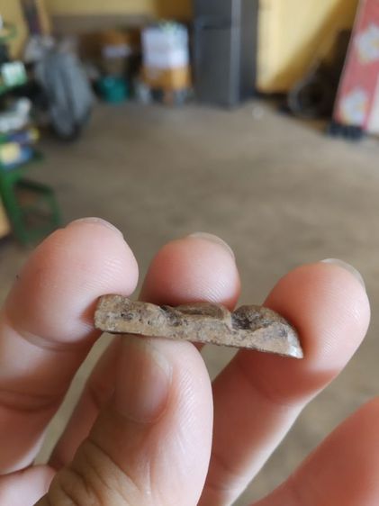 พระเนื้อดินพิมพ์เล็ก(พระพิมพ์พระนางพญาหลังเรียบ(รูปทรงขอบตัดชิด)(260304)(ไม่ทราบพระเกจิที่สร้าง))พระบ้านพระเครื่องรางของมงคล รูปที่ 14