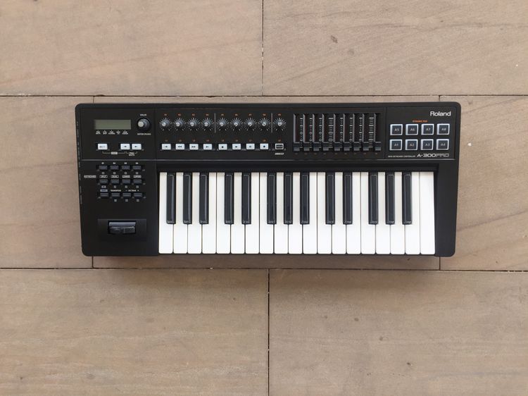 Roland A-300PRO MIDI Keyboard Controller รูปที่ 2