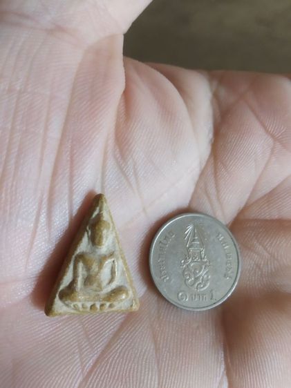 พระเนื้อผงน้ำมันพิมพ์เล็ก(พระพิมพ์พระนางพญานั่งบัว(ไม่สวยมีตำหนิแตกหัก)(260311)(ไม่ทราบพระเกจิที่สร้าง))พระบ้านพระเครื่องรางของมงคล รูปที่ 3