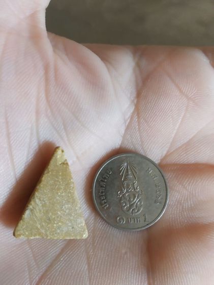 พระเนื้อผงน้ำมันพิมพ์เล็ก(พระพิมพ์พระนางพญานั่งบัว(ไม่สวยมีตำหนิแตกหัก)(260311)(ไม่ทราบพระเกจิที่สร้าง))พระบ้านพระเครื่องรางของมงคล รูปที่ 10