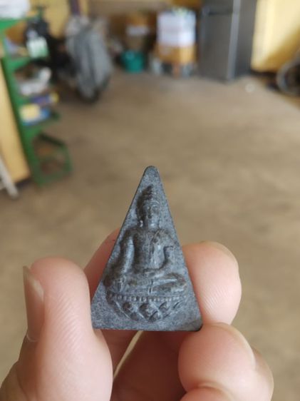 พระเนื้อผงผสมว่าน(พระพิมพ์พระนางพญาพระสมเด็จนางพญา(เนื้อออกสีดำ)(สก)(เฉลิมพระชนม์พรรษา6รอบปี2547))พระบ้านพระเครื่องรางของมงคล รูปที่ 4