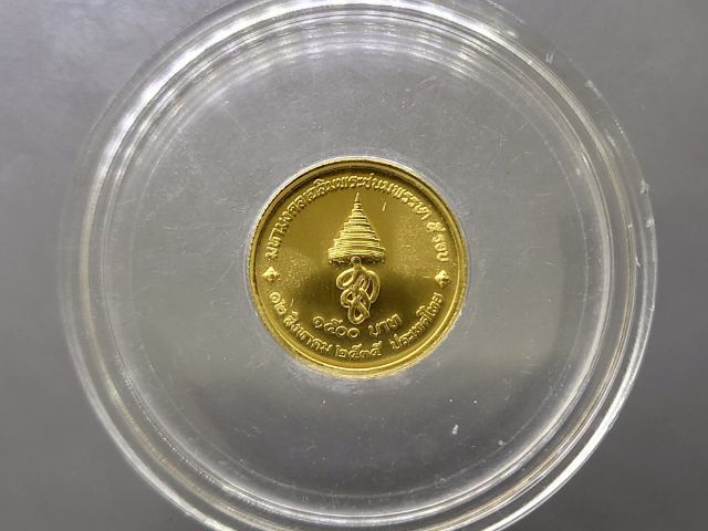 เหรียญทองคำ 1500 บาท ที่ระลึกเฉลิมพระชนมพรรษา 5 รอบ ราชินี พ.ศ.2535 (หนัก 1 สลึง) รูปที่ 3