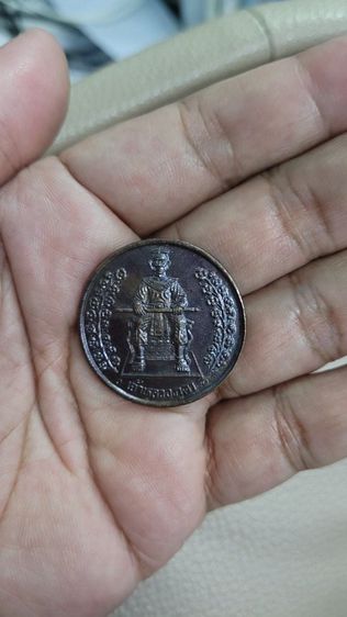 เหรียญเจ้าหลวงภูคา รุ่นพิเศษ ปฐมราชวงศ์ภูคา จ.น่าน 2542 เนื้อทองแดงรมดำ
สภาพสวยเดิมๆผิวหิ้งแห้ง เจ้าของเก็บสะสมไว้อย่างดี รูปที่ 1