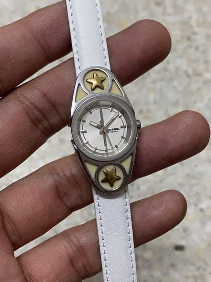 นาฬิกายี่ห้อ DIESEL  ควอทซ์ ของแท้มือสอง เลดี้ สายเปลี่ยนใหม่  850฿ รูปที่ 1