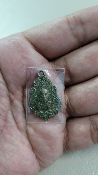เหรียญพระโมคคัลลา ที่ระลึกในงานวางศิลาฤกษ์อุโบสถ วัดราษฎร์สามัคคี สัตหีบ จ.ชลบุรี พ.ศ.2511 เนื้อทองแดงรมดำ
สภาพสวยเดิมๆผิวหิ้งแห้ง รูปที่ 16