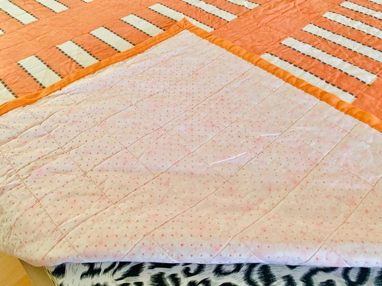 ผ้าปูรองนอน (แบบบาง) ขนาด 5ฟุต สีส้มอมน้ำตาลกำมะหยี่ลายกราฟฟิก (สีชาเย็น) มือสองสภาพดี สินค้าญี่ปุ่น-เกาหลีแท้ รูปที่ 6