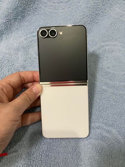 Galaxy Z Flip5 (สีขาว) รูปที่ 3