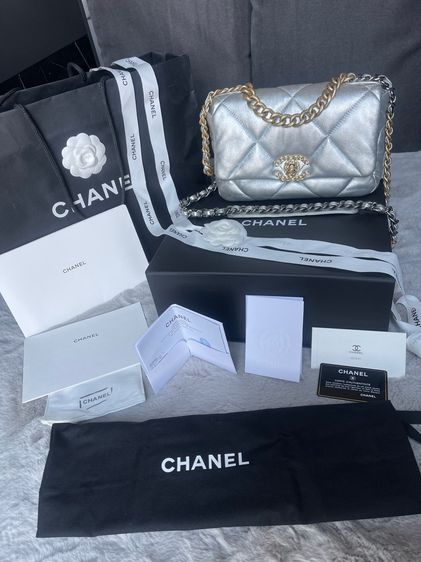 หนังแท้ หญิง เงิน  Chanel 19 แท้มือสอง size 26 Goatskin GHW shop Embassy 2021