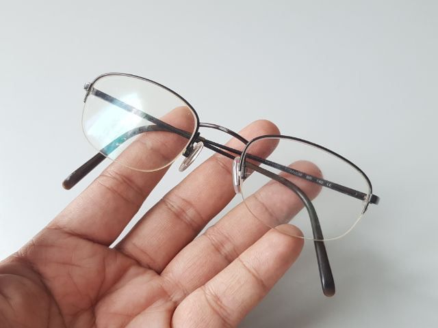 กรอบแว่นตา HUGO BOSS titanium มือสอง 