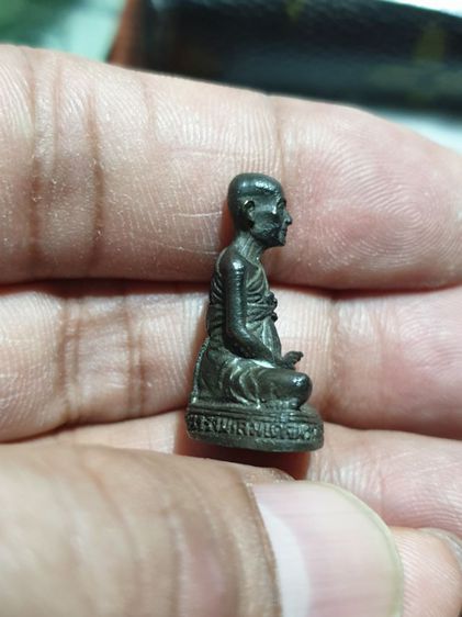 รูปหล่อ สมเด็จพระพุฒจารย์โต วัดระฆังโฆสิตาราม จ.กรุงเทพ เนื้อนวะโลหะ ปี ๒๕๓๖

หายากแล้ว รูปที่ 3