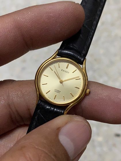นาฬิกายี่ห้อ CITIZEN  ควอทซ์ ของแท้มือสอง เรือนเล็กสีทองยังสวย  650฿ รูปที่ 2