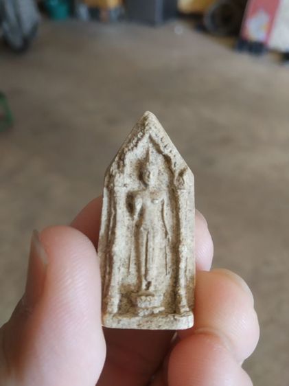 พระเนื้อผงพุทธคุณ(พระร่วงโรจน์ฤทธิ์(ในซุ้มเรือนแก้ว)หลังเรียบ(ไม่ค่อยสวยขอคนที่รับได้)(ไม่ทราบพระเกจิที่สร้าง))พระบ้านพระเครื่องรางของมงคล