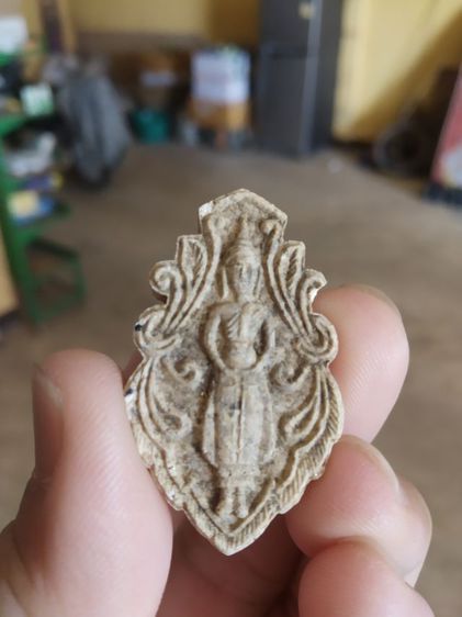 พระเนื้อผงผสมว่าน(พระผงหลวงพ่อบ้านแหลม(เนื้อผงพุทธคุณ)วัดเพชรสมุทรวรวิหาร(รุ่นสมโภชพระอุโบสถ)(จังหวัดสมุทรสงครามปี2539))เครื่องรางของมงคล รูปที่ 3