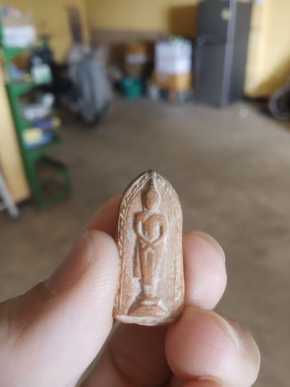 พระเนื้อดินพิมพ์เล็ก(พระยืนปางประทานพร(เจ้าคุณใหญ่)(ผสมผงเก่าแม่ชีบุญเรือน)วัดอาวุธวิกสิตาราม(จังหวัดกรุงเทพฯปี2514))พระเครื่องรางของมงคล รูปที่ 3