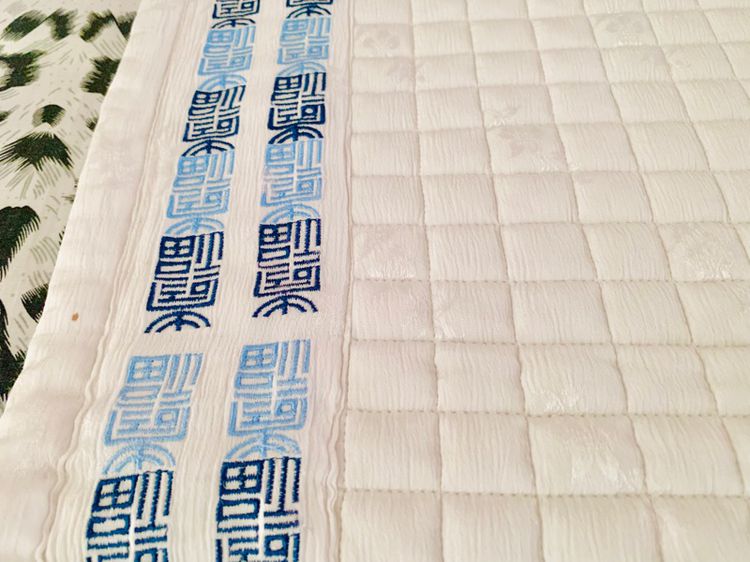 ผ้าปูรองนอน (แบบหนา) ขนาด 4.5-5ฟุต ผ้าชีฟองสีขาวปักลายวินเทจ (สภาพใหม่) (สินค้าหายาก) มือสองขายตามสภาพ สินค้าญี่ปุ่น-เกาหลีแท้ รูปที่ 9