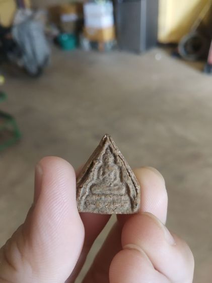 พระเนื้อว่านผสมผง(พระนางพญาพิมพ์พระพุทธหลังเรียบเนื้อสีน้ำตาลเข้ม(270301)(ไม่ทราบพระเกจิที่สร้าง))พระบ้านพระเครื่องรางของมงคล รูปที่ 3