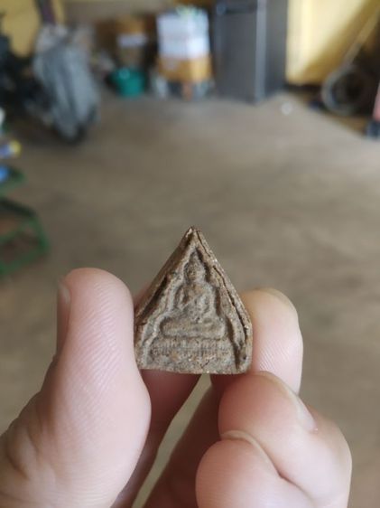 พระเนื้อว่านผสมผง(พระนางพญาพิมพ์พระพุทธหลังเรียบเนื้อสีน้ำตาลเข้ม(270301)(ไม่ทราบพระเกจิที่สร้าง))พระบ้านพระเครื่องรางของมงคล รูปที่ 4