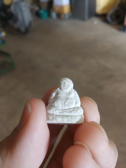 พระเนื้อผงพิมพ์เล็ก(พระผงรูปลอยพระสังกัจจายน์เนื้อขาว(พระสังกัจจายน์นะ)(ไม่ทราบพระเกจิที่สร้าง))พระบ้านพระเครื่องรางของมงคล รูปที่ 3