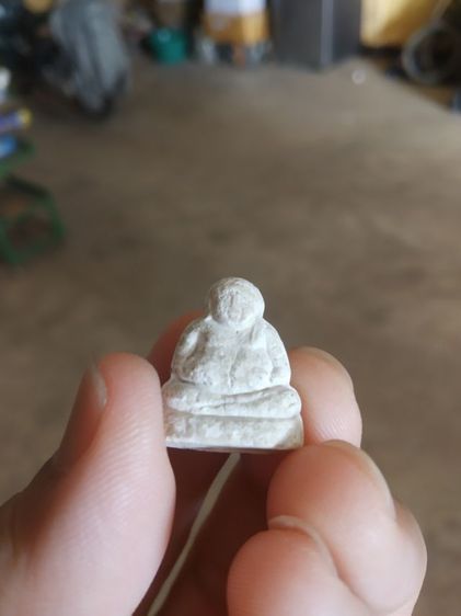 พระเนื้อผงพิมพ์เล็ก(พระผงรูปลอยพระสังกัจจายน์เนื้อขาว(พระสังกัจจายน์นะ)(ไม่ทราบพระเกจิที่สร้าง))พระบ้านพระเครื่องรางของมงคล รูปที่ 2