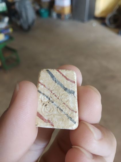 พระเนื้อผงน้ำมันสายรุ้ง(พระสมเด็จสายรุ้งพิมพ์กลางหลังยันต์พระเจ้าห้าพระองค์(270304)(ไม่ทราบพระเกจิที่สร้าง))พระบ้านพระเครื่องรางของมงคล รูปที่ 6