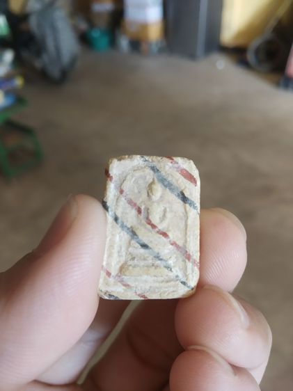 พระเนื้อผงน้ำมันสายรุ้ง(พระสมเด็จสายรุ้งพิมพ์กลางหลังยันต์พระเจ้าห้าพระองค์(270304)(ไม่ทราบพระเกจิที่สร้าง))พระบ้านพระเครื่องรางของมงคล รูปที่ 5