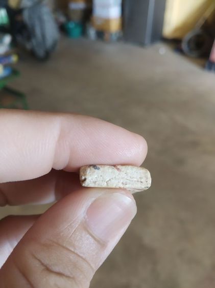 พระเนื้อผงน้ำมันสายรุ้ง(พระสมเด็จสายรุ้งพิมพ์กลางหลังยันต์พระเจ้าห้าพระองค์(270304)(ไม่ทราบพระเกจิที่สร้าง))พระบ้านพระเครื่องรางของมงคล รูปที่ 16