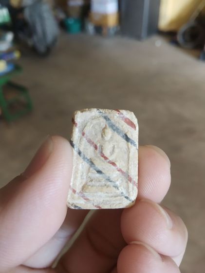 พระเนื้อผงน้ำมันสายรุ้ง(พระสมเด็จสายรุ้งพิมพ์กลางหลังยันต์พระเจ้าห้าพระองค์(270304)(ไม่ทราบพระเกจิที่สร้าง))พระบ้านพระเครื่องรางของมงคล รูปที่ 4